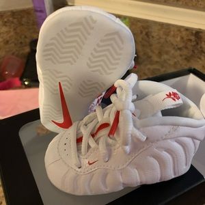 Baby girl nike foam posits only worn once